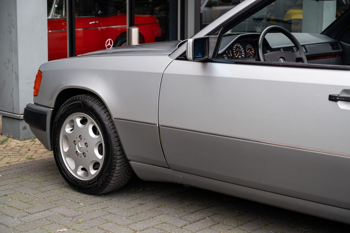 Mercedes-Benz E-Klasse (1994) — foto 31