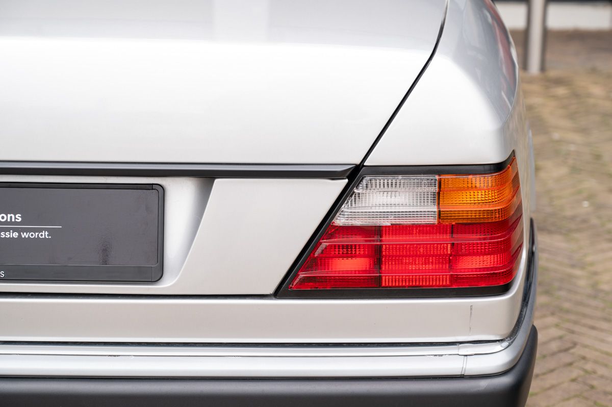 Mercedes-Benz E-Klasse (1994) — foto 25