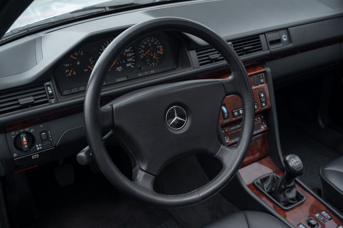 Mercedes-Benz E-Klasse (1994) — foto 48