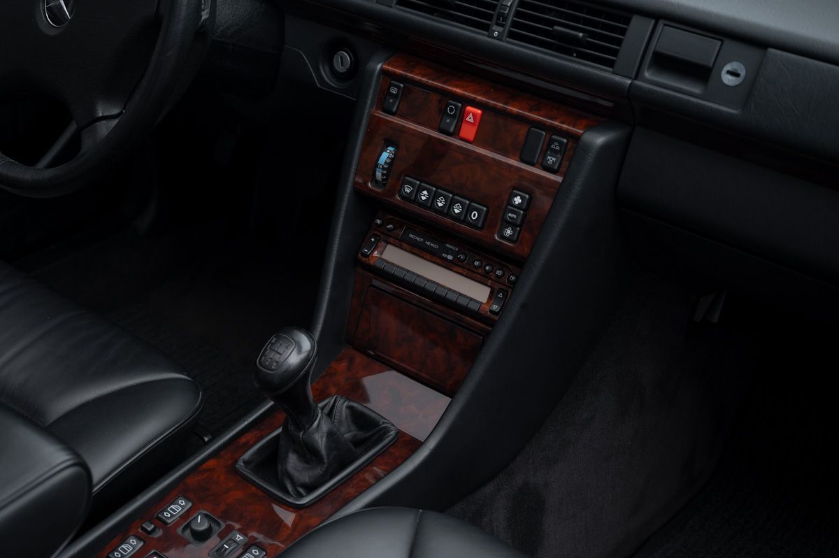 Mercedes-Benz E-Klasse (1994) — foto 57