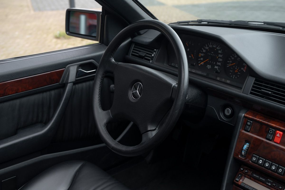 Mercedes-Benz E-Klasse (1994) — foto 49