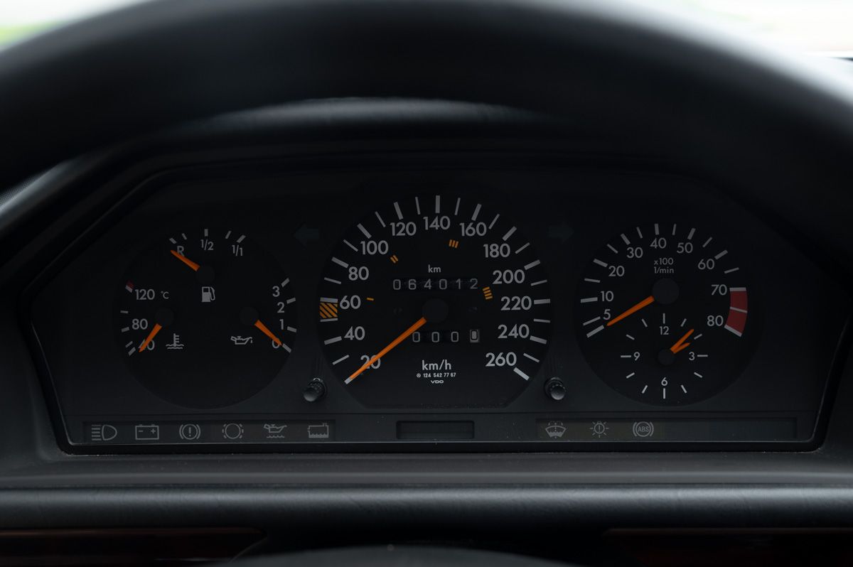 Mercedes-Benz E-Klasse (1994) — foto 39