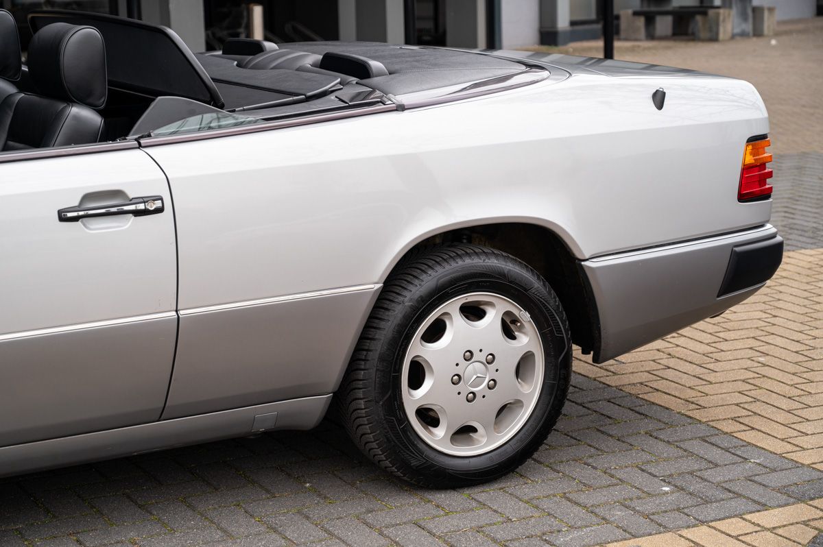 Mercedes-Benz E-Klasse (1994) — foto 18