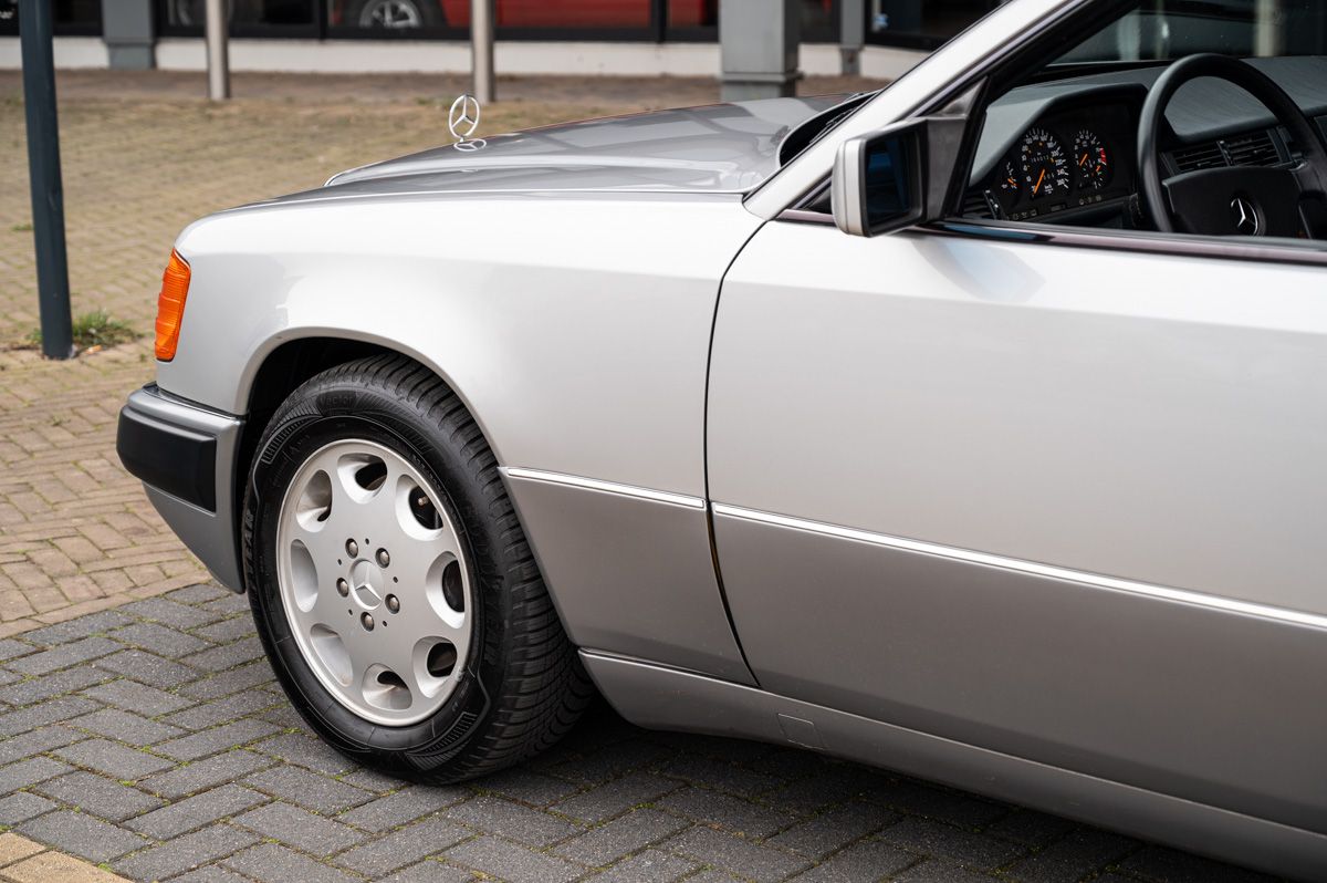 Mercedes-Benz E-Klasse (1994) — foto 19