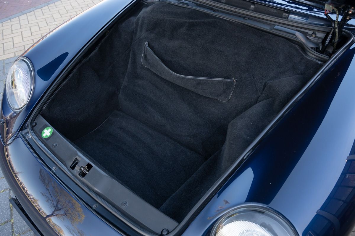 Porsche 911 (1994) — photo 46