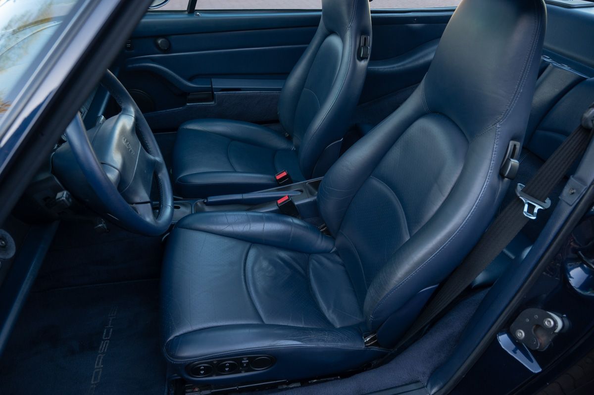 Porsche 911 (1994) — photo 42