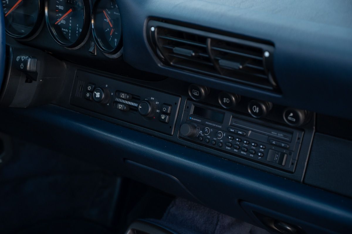 Porsche 911 (1994) — photo 57