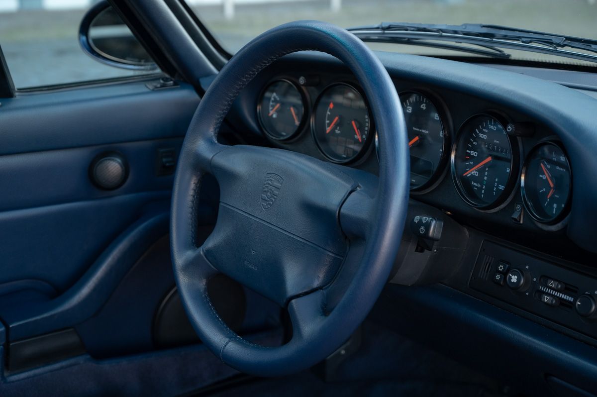 Porsche 911 (1994) — photo 49