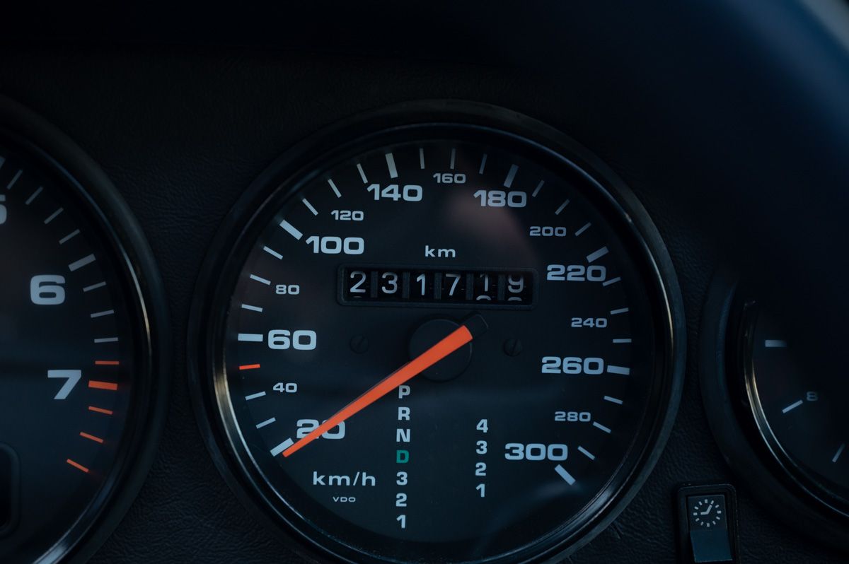 Porsche 911 (1994) — photo 47