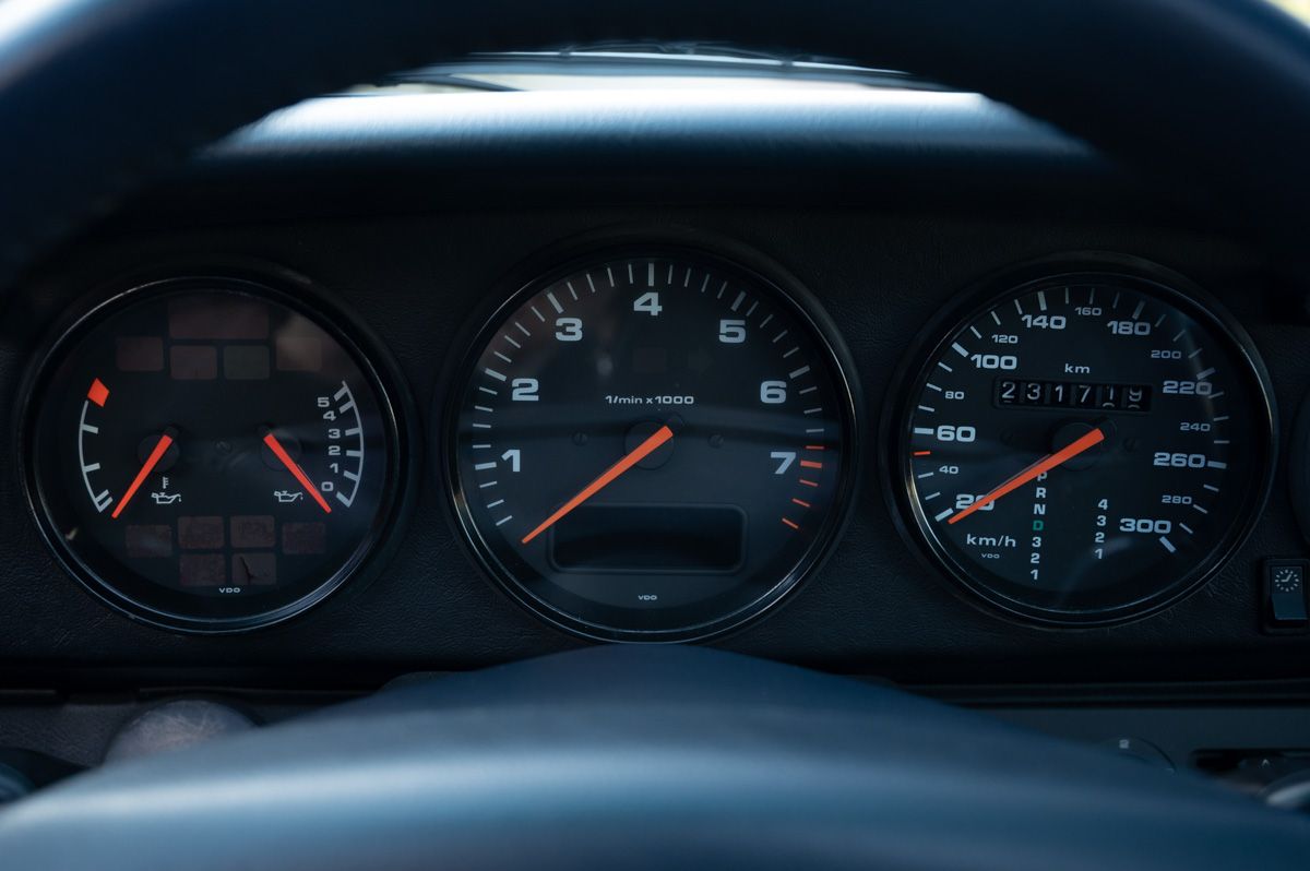Porsche 911 (1994) — photo 40