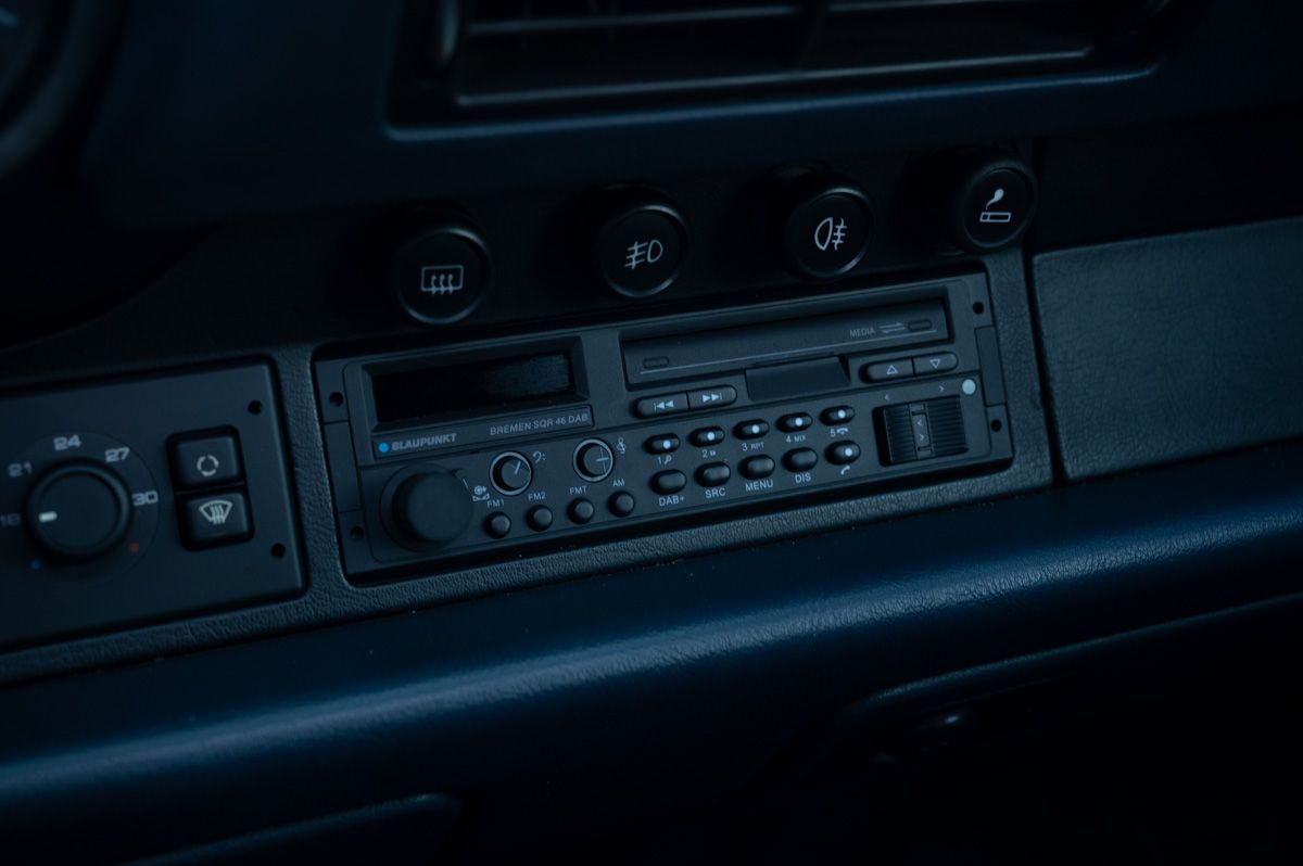 Porsche 911 (1994) — photo 59