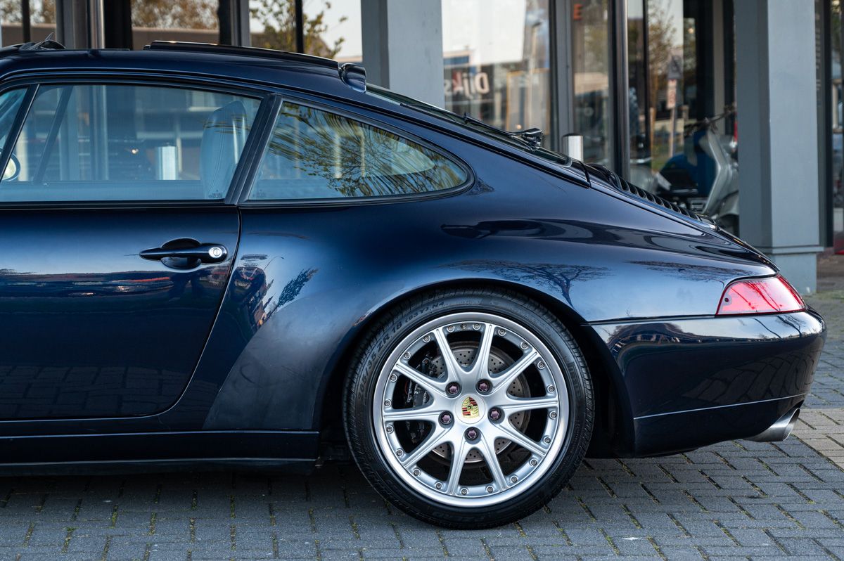 Porsche 911 (1994) — photo 25