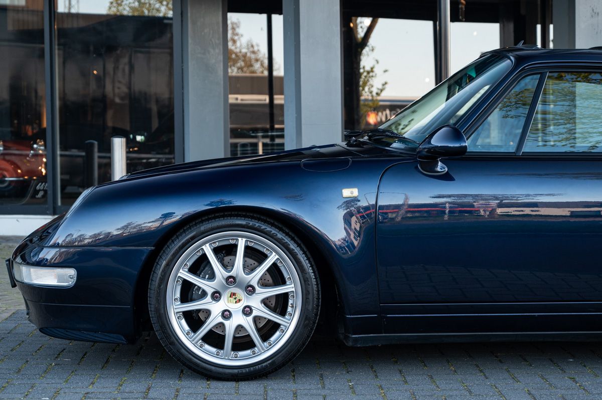 Porsche 911 (1994) — photo 26
