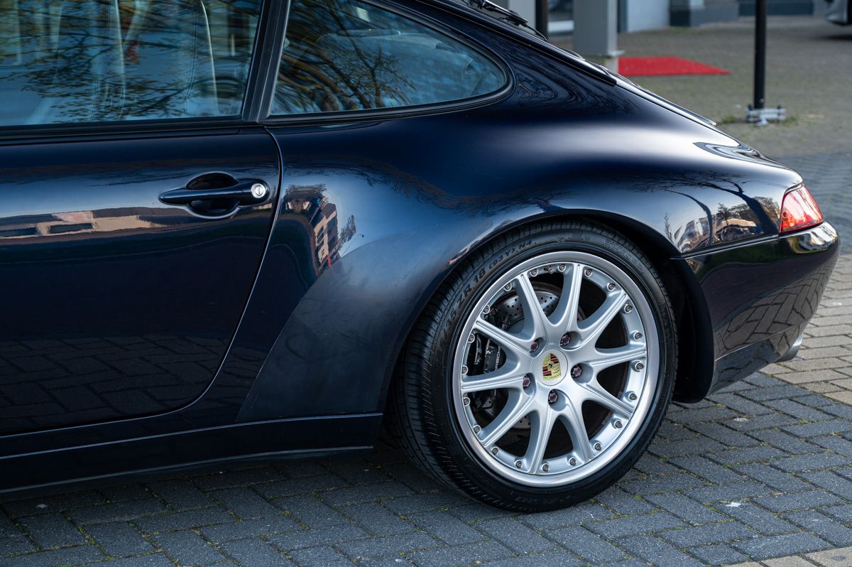 Porsche 911 (1994) — photo 27