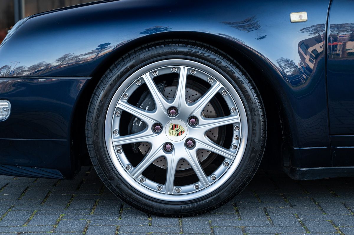 Porsche 911 (1994) — photo 15