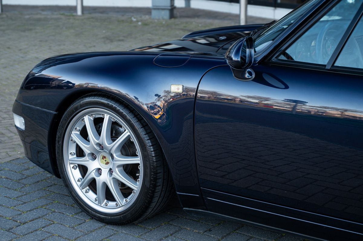 Porsche 911 (1994) — photo 28
