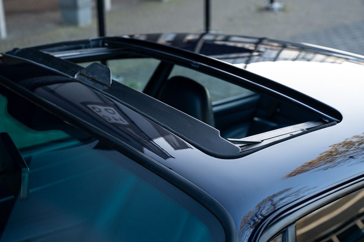 Porsche 911 (1994) — photo 33