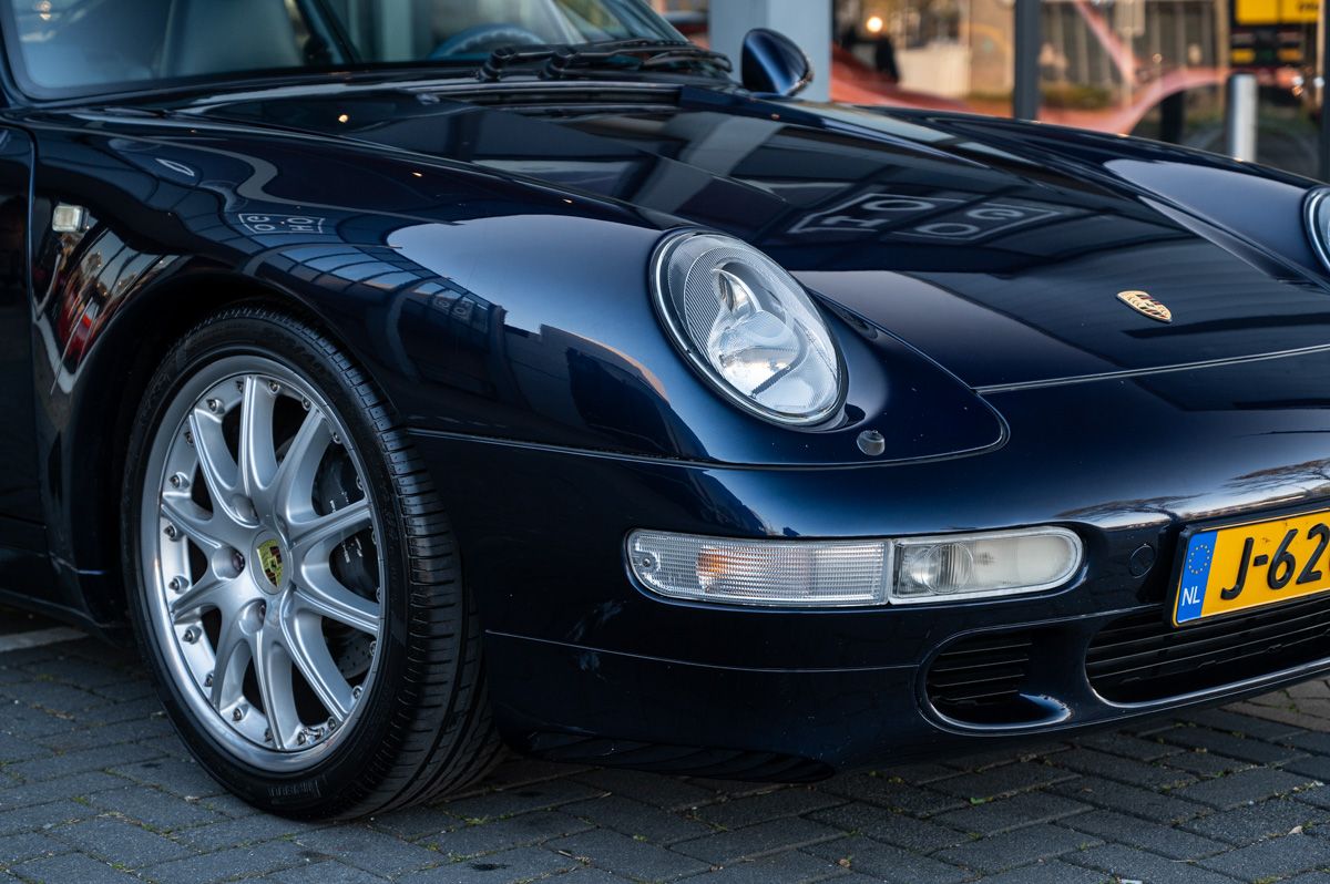 Porsche 911 (1994) — photo 17