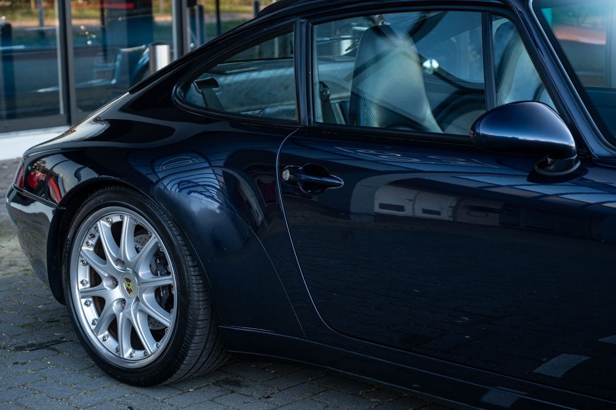 Porsche 911 (1994) — photo 16
