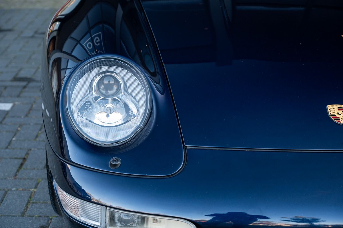 Porsche 911 (1994) — photo 18