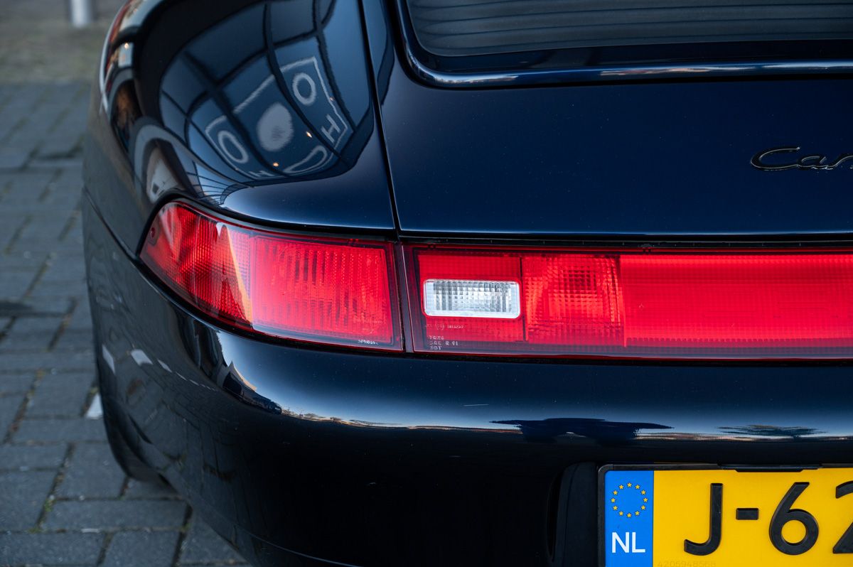 Porsche 911 (1994) — photo 21