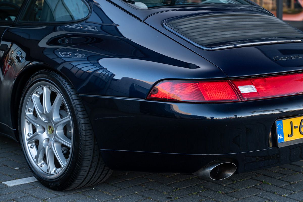 Porsche 911 (1994) — photo 20