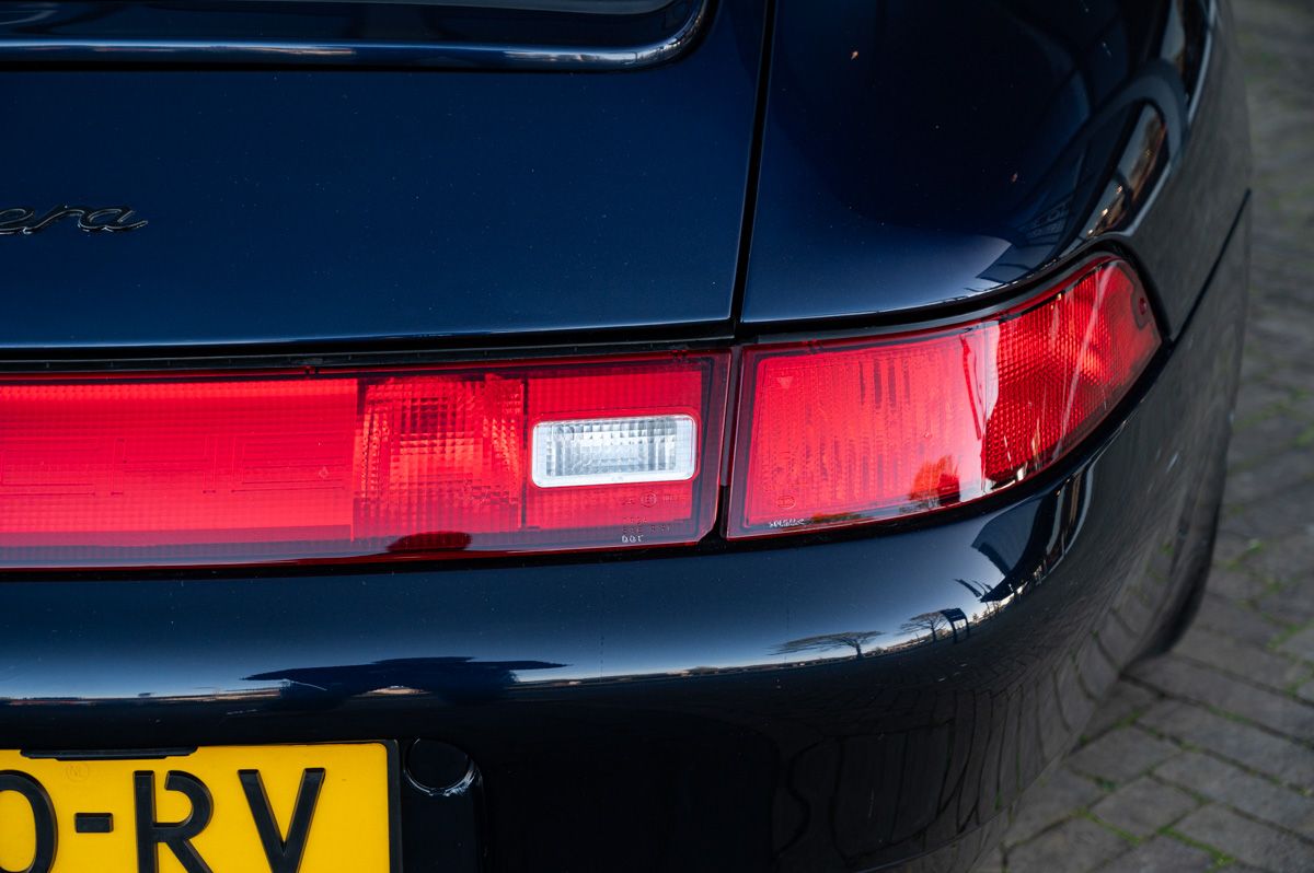 Porsche 911 (1994) — photo 22