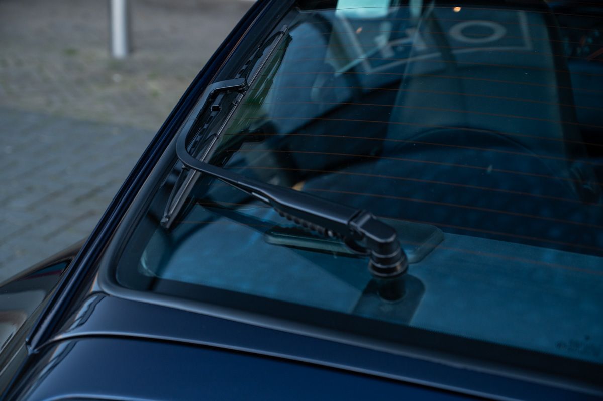 Porsche 911 (1994) — photo 37