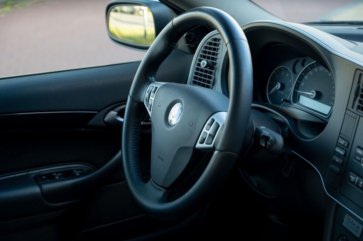 Saab 9-3 (2008) — photo 51