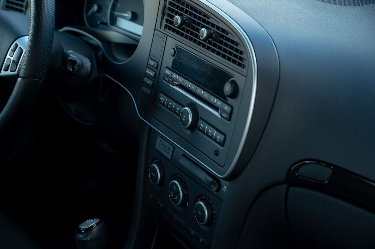 Saab 9-3 (2008) — photo 61