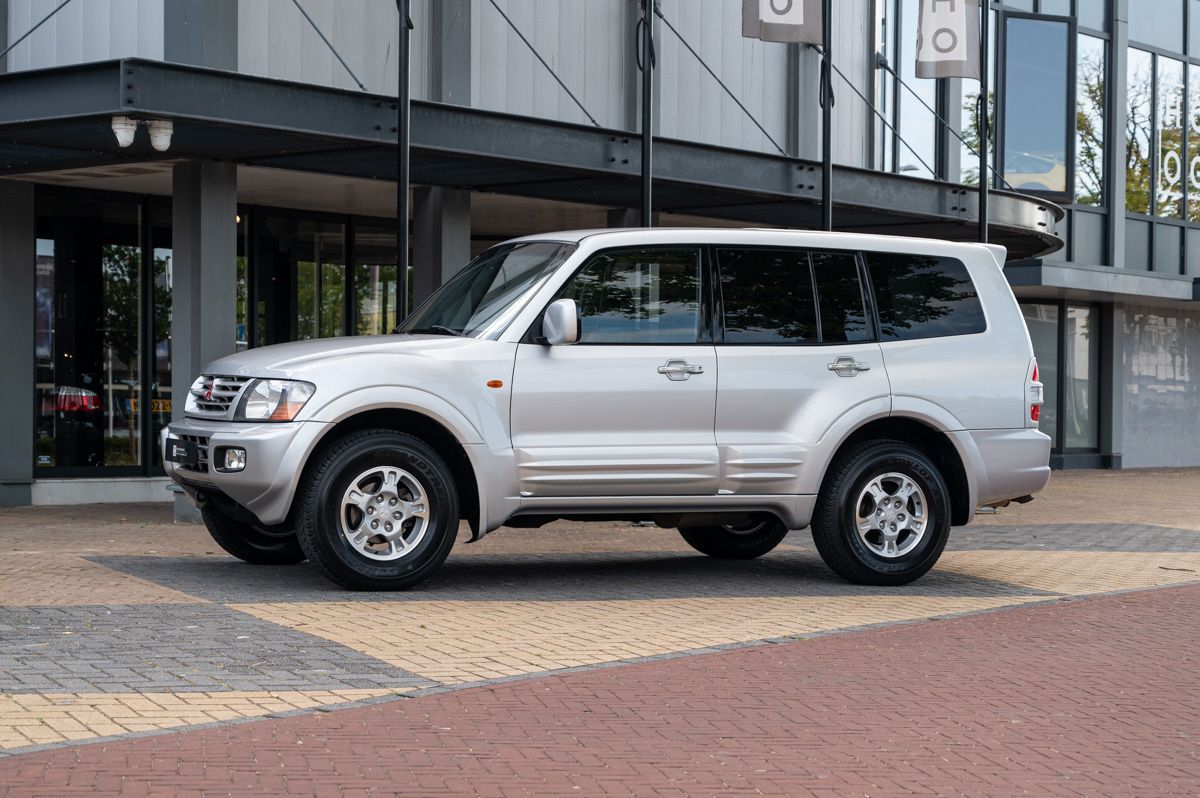 Mitsubishi Pajero   (2002)