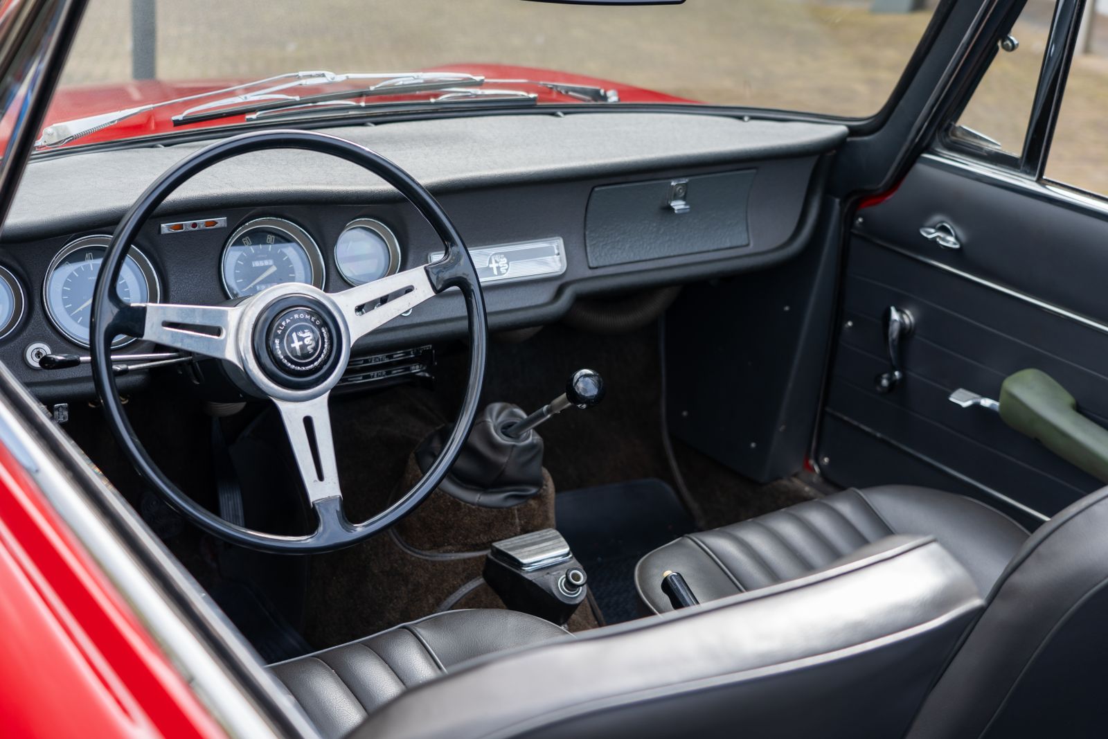 Alfa Romeo Giulia (1965) — photo 24