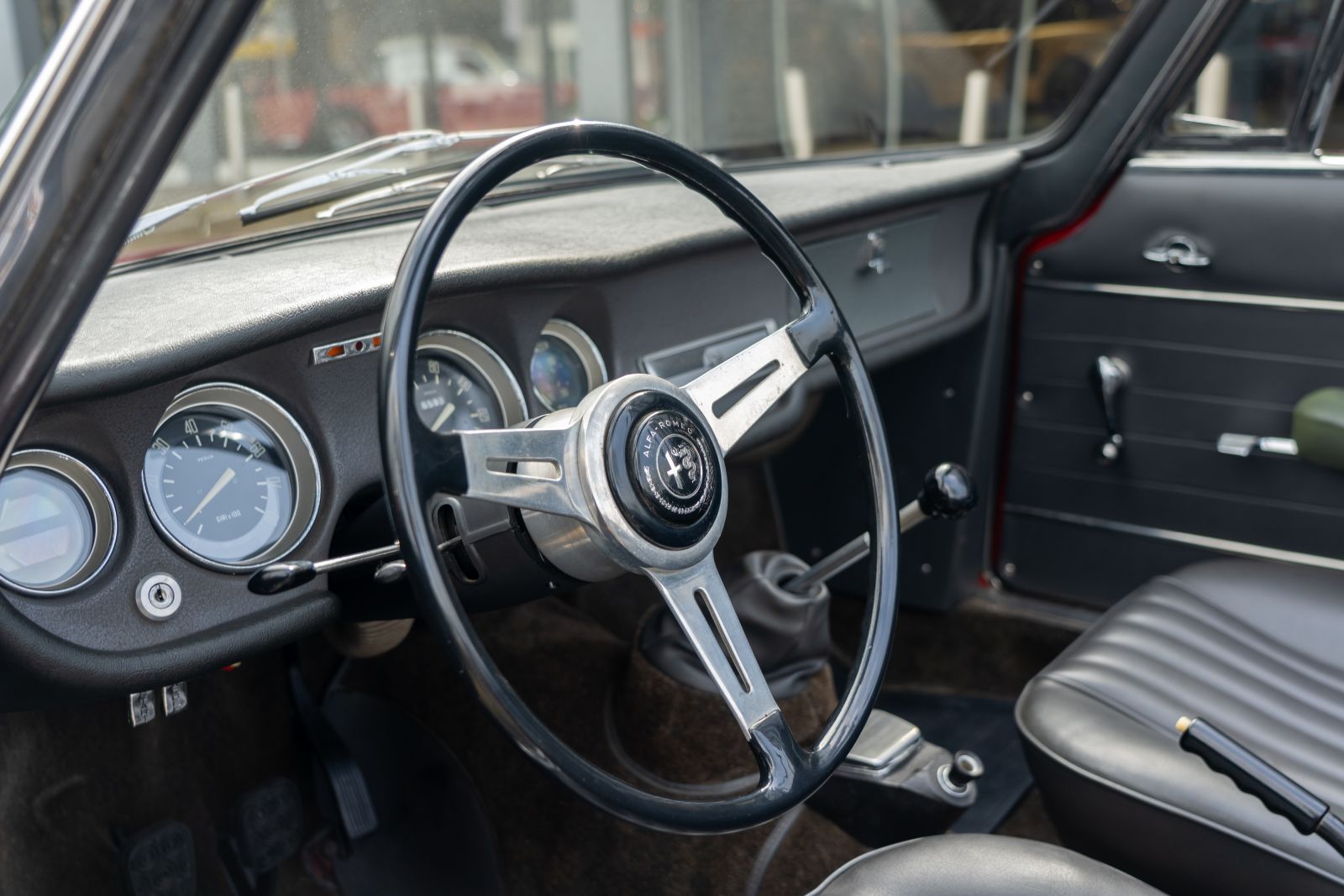 Alfa Romeo Giulia (1965) — photo 27