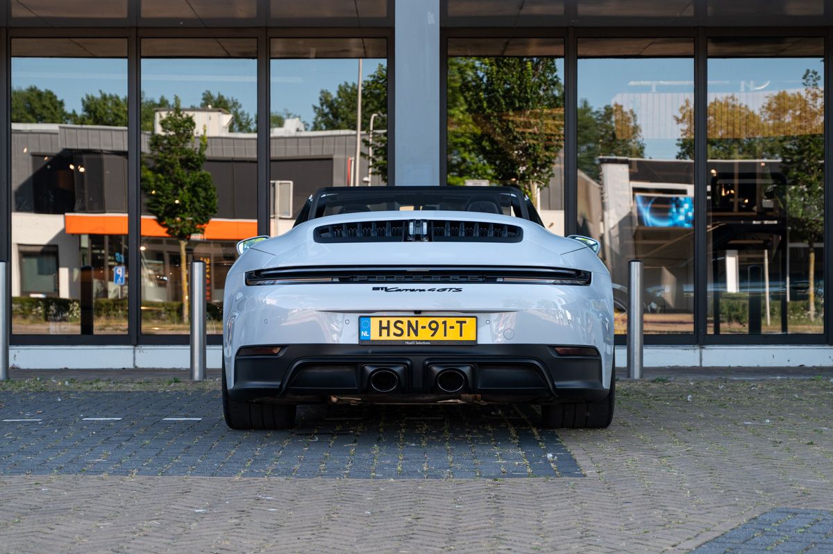 Porsche 911 (2024) — foto 16