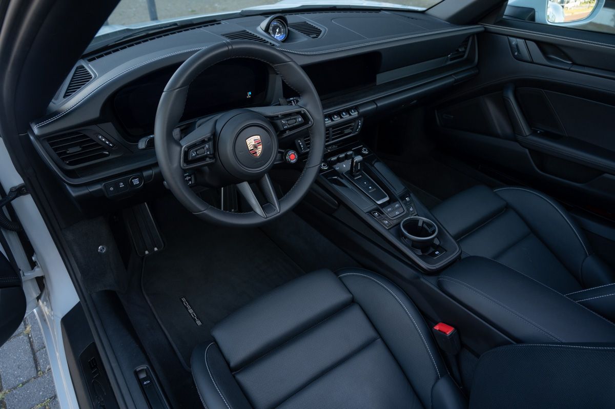 Porsche 911 (2024) — foto 42