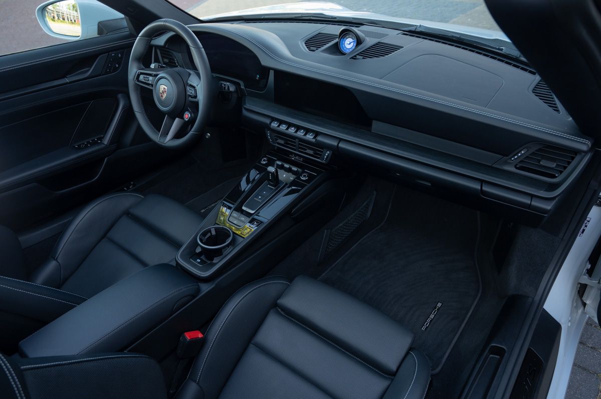 Porsche 911 (2024) — foto 46