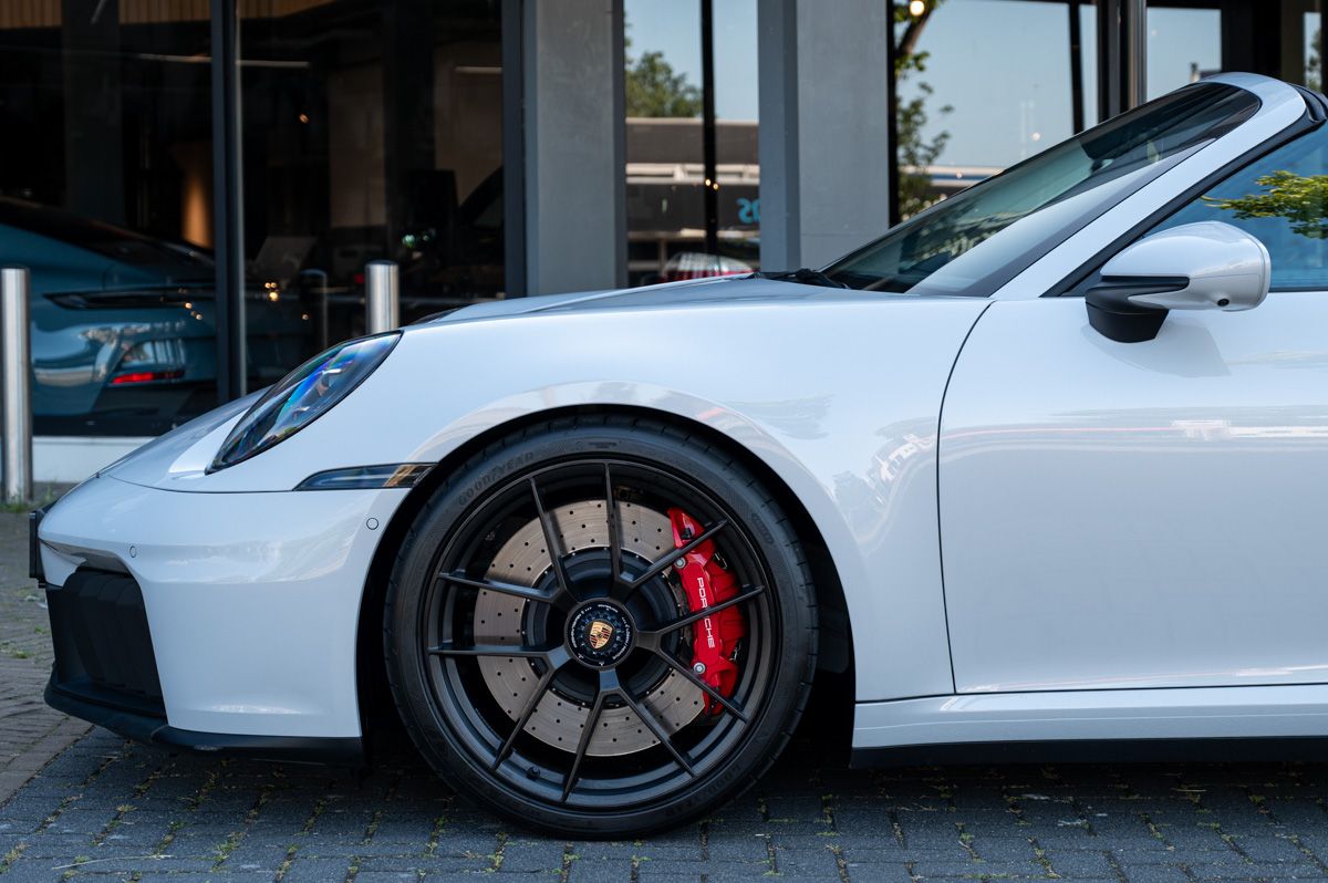 Porsche 911 (2024) — foto 39
