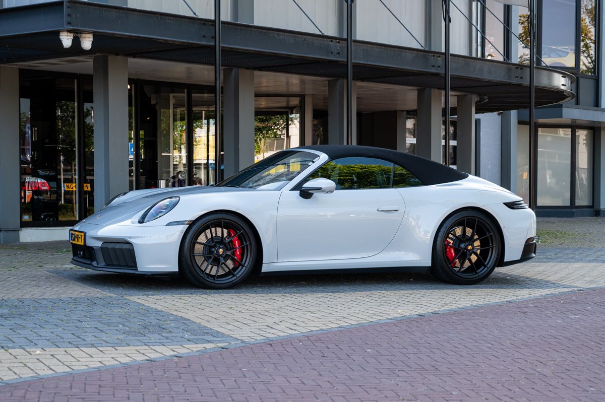 Porsche 911 (2024)
