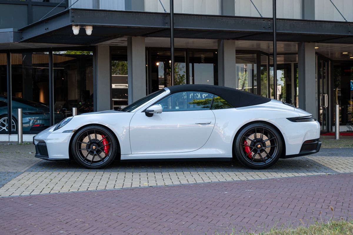 Porsche 911 (2024) — foto 8