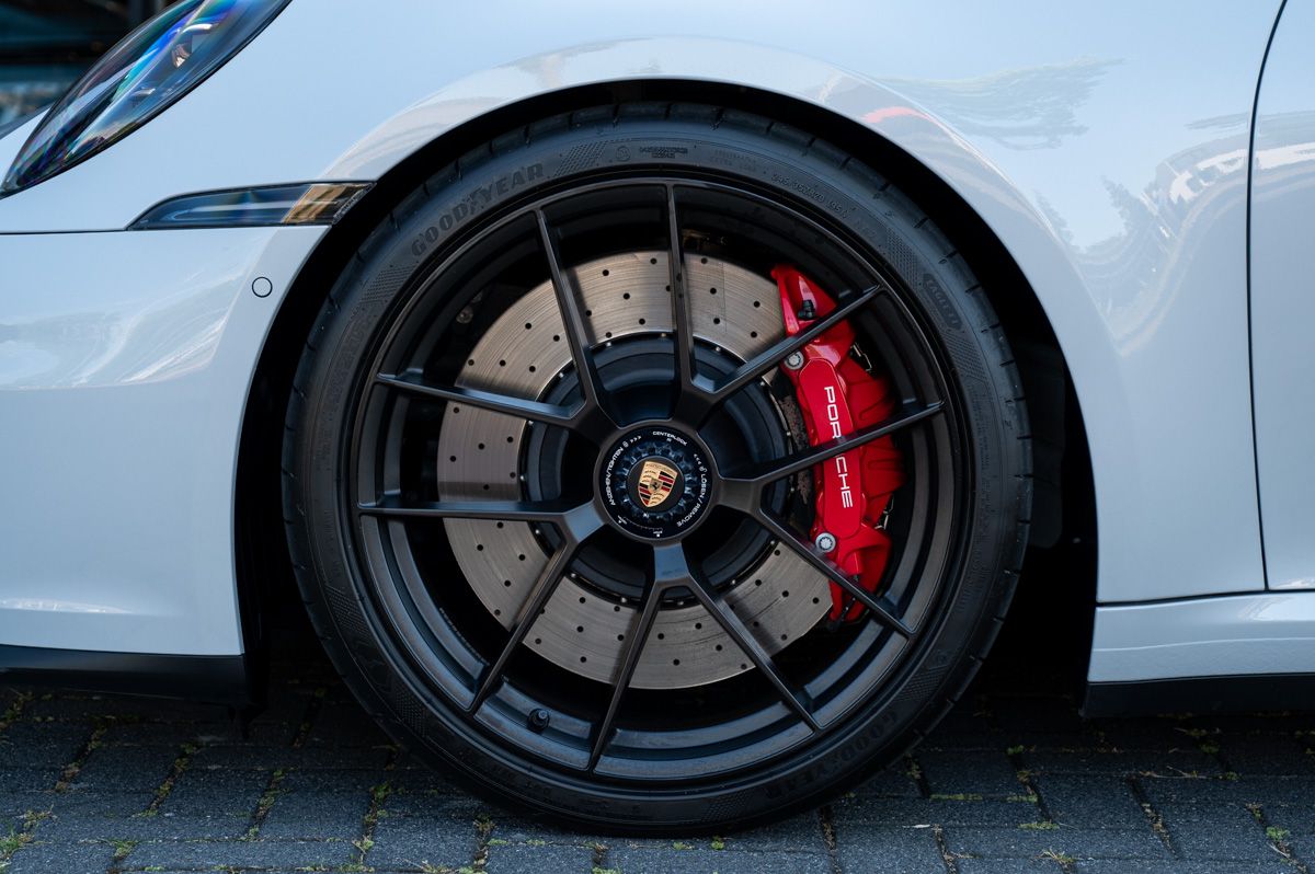 Porsche 911 (2024) — foto 20