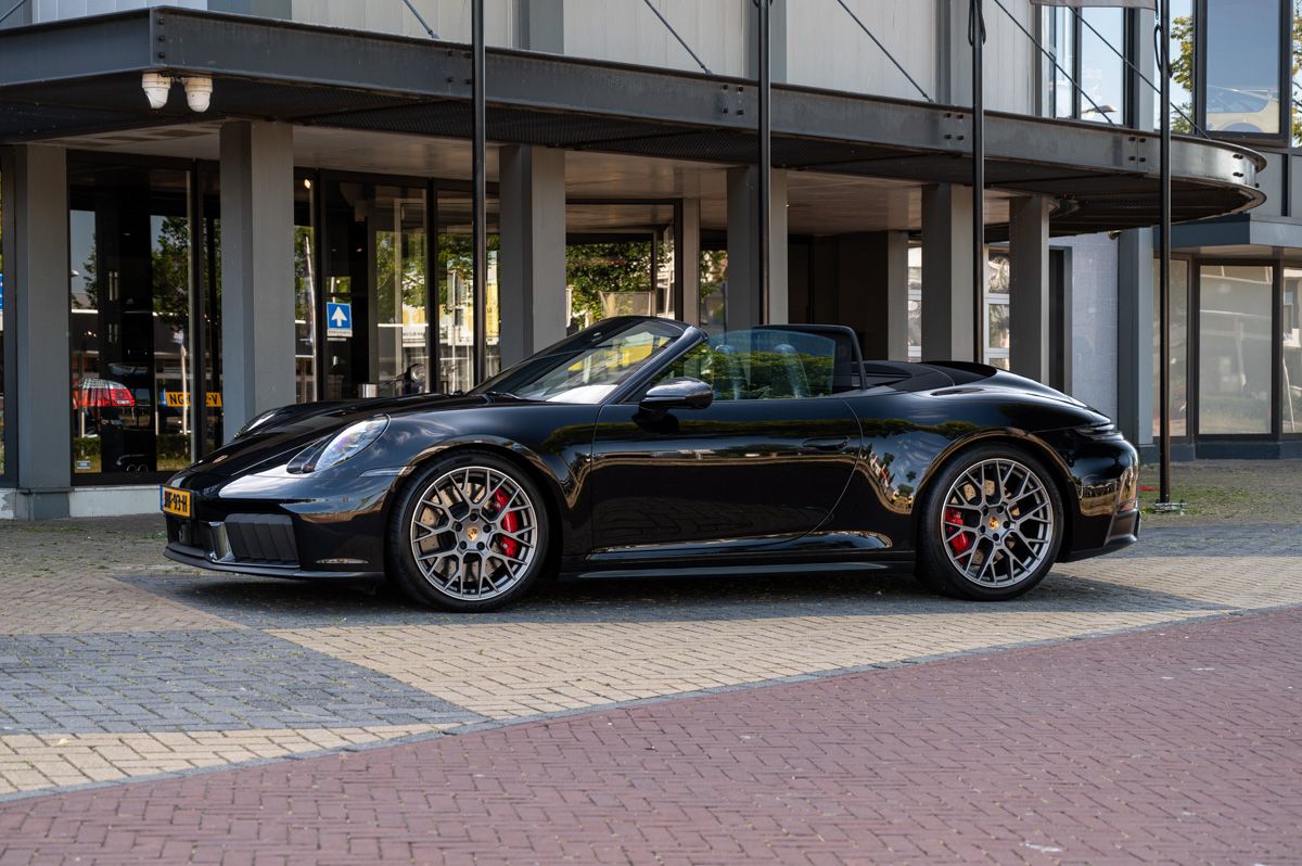 Porsche 911 (2024) — foto 2