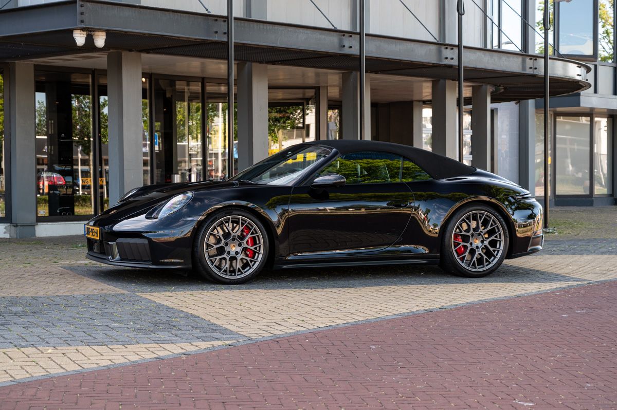 Porsche 911 (2024)