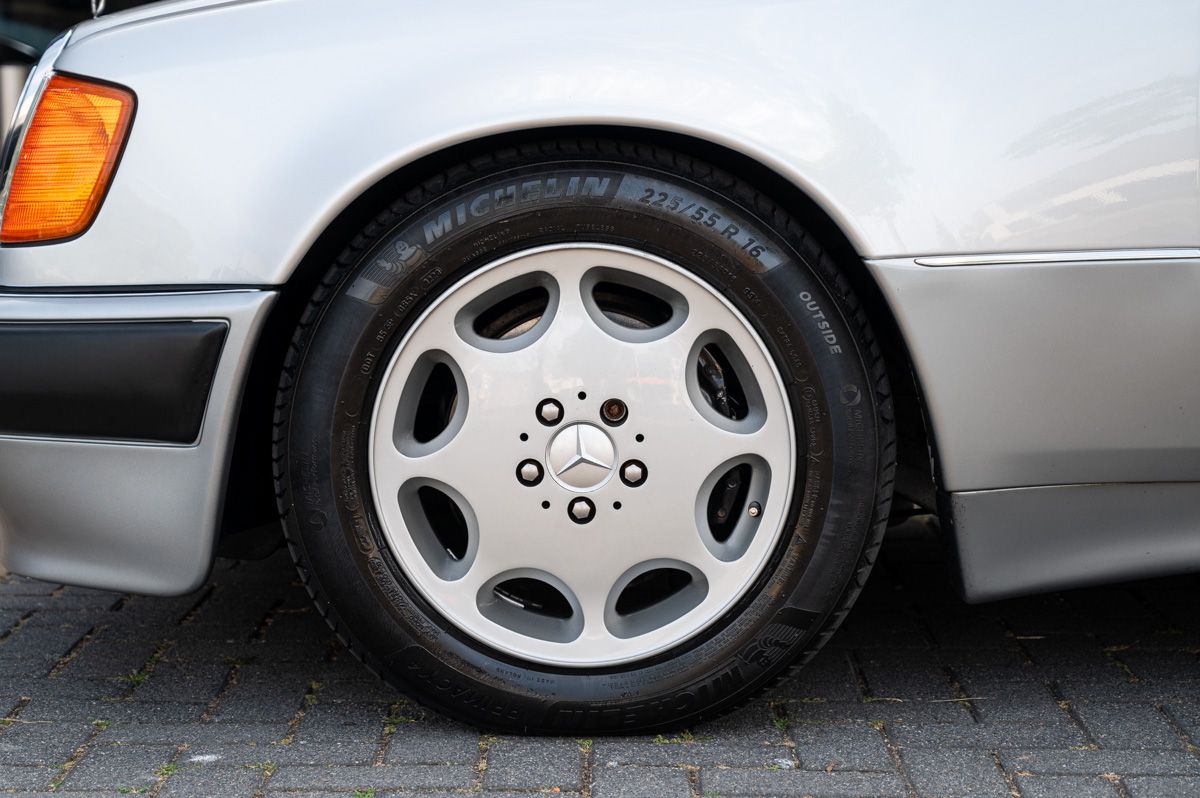 Mercedes-Benz Classe E (1992) — photo 15