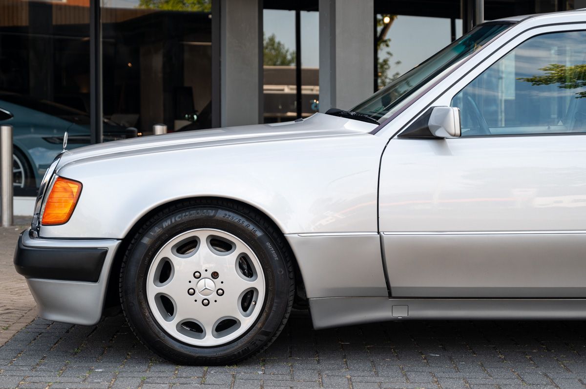 Mercedes-Benz Classe E (1992) — photo 30