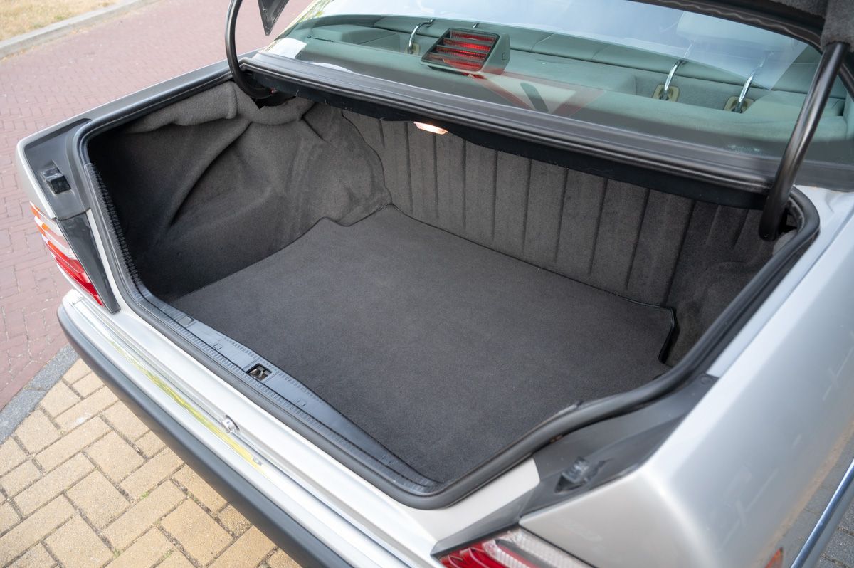 Mercedes-Benz Classe E (1992) — photo 47