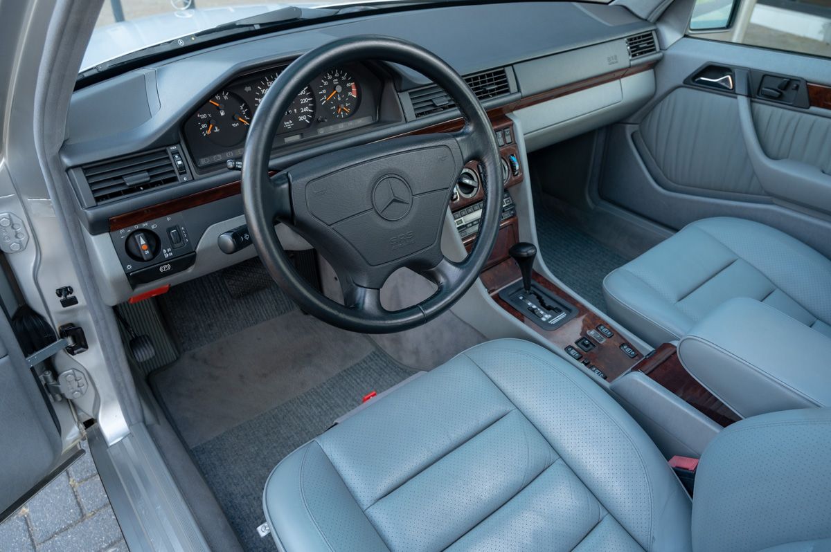 Mercedes-Benz Classe E (1992) — photo 36