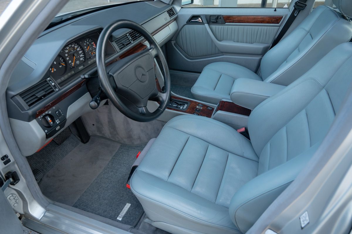 Mercedes-Benz Classe E (1992) — photo 37