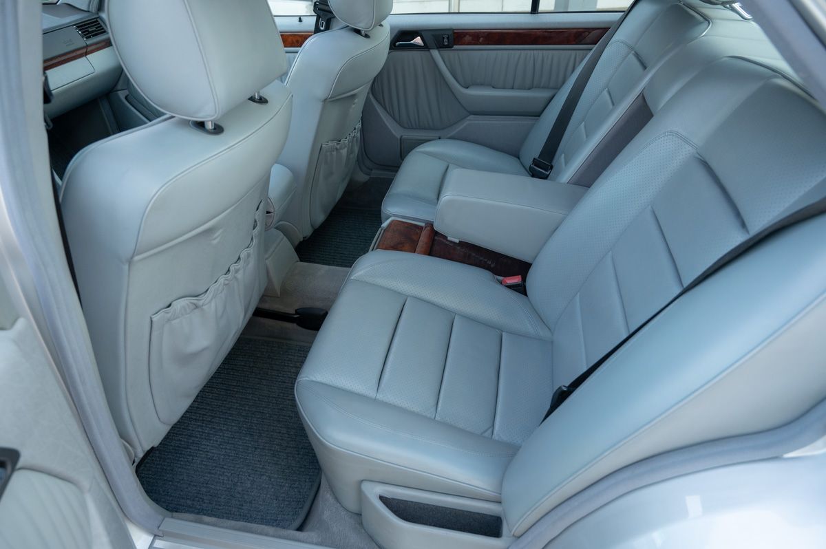 Mercedes-Benz Classe E (1992) — photo 46
