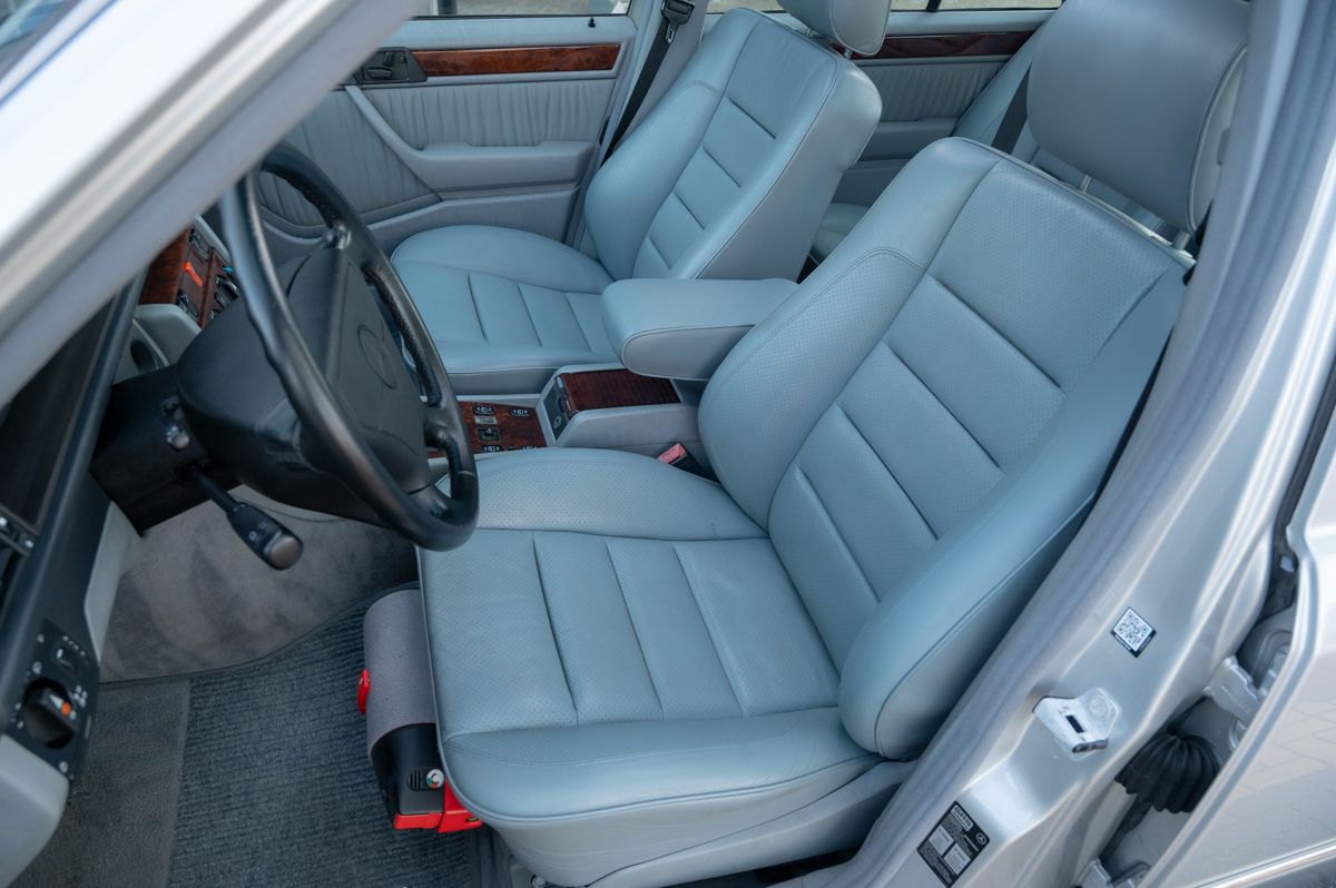 Mercedes-Benz Classe E (1992) — photo 41