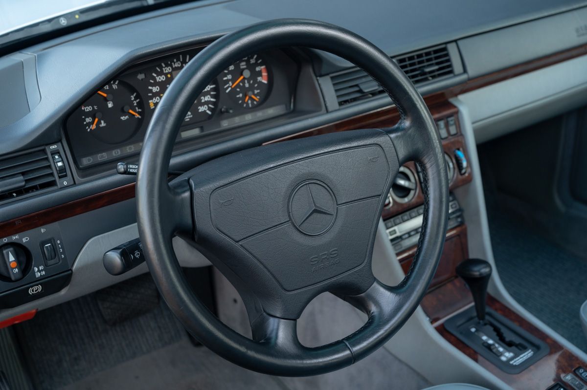 Mercedes-Benz Classe E (1992) — photo 49